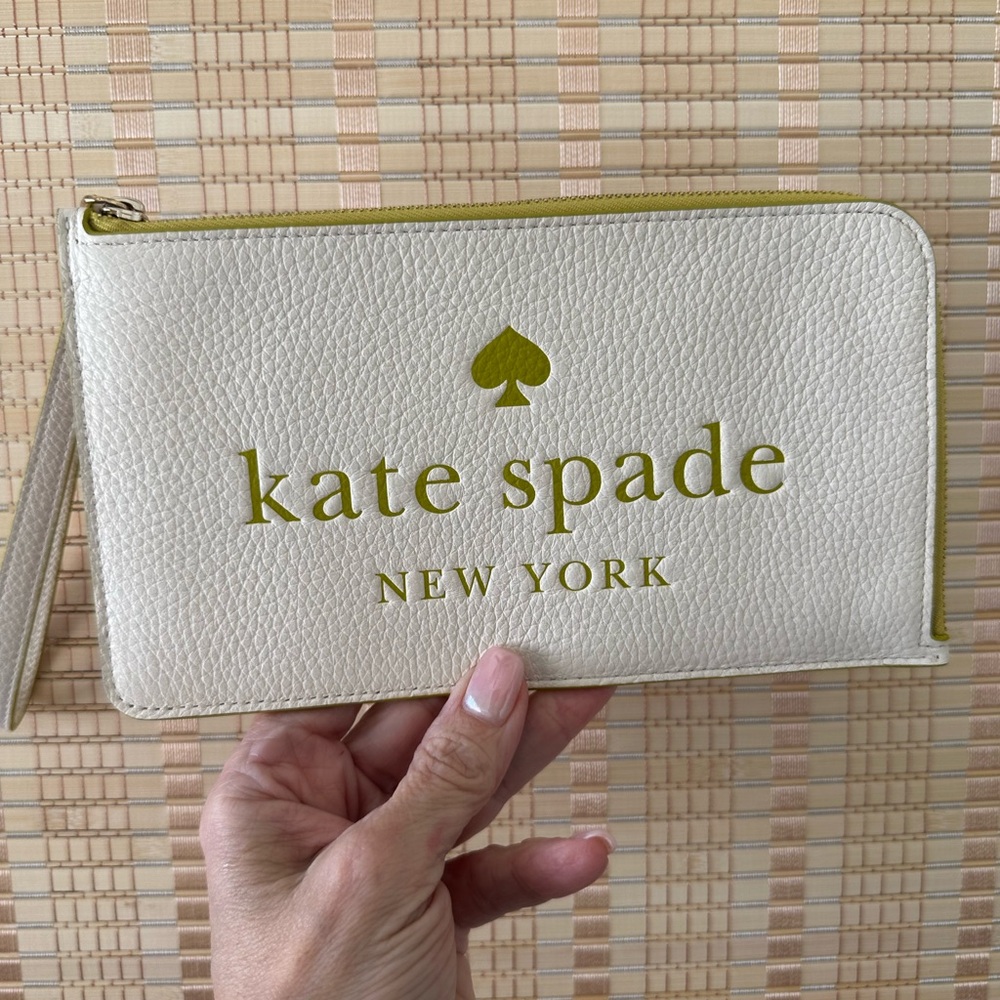 Kate Spade wristlet near new with tag